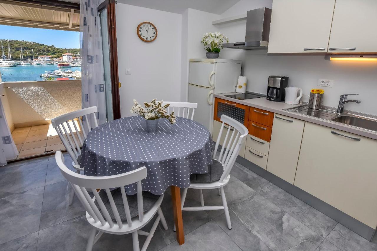 Apartments Sime Rogoznica  Luaran gambar