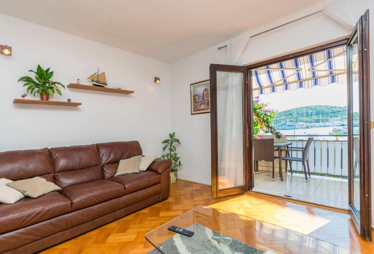Apartments Sime Rogoznica  Luaran gambar